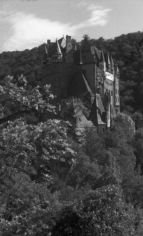 Burg Eltz, 1942, Heinrich Wolf Frühling an der Mosel